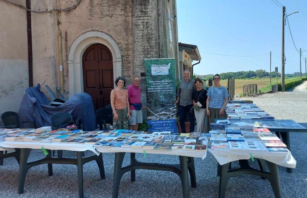 Banco libri buona stampa Pieve di S. Maria Annunciata di Comella